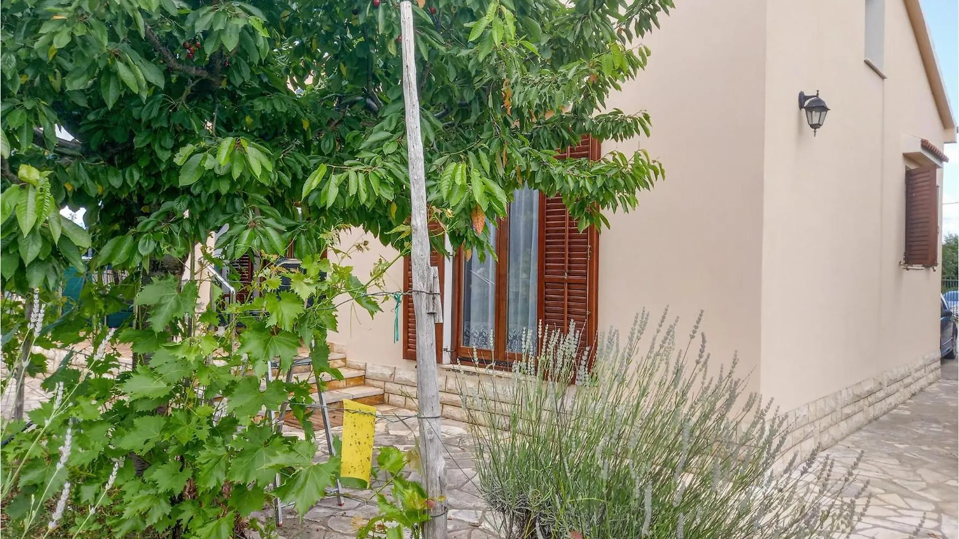 2 Bedroom Amazing Home In Pridraga Holiday home